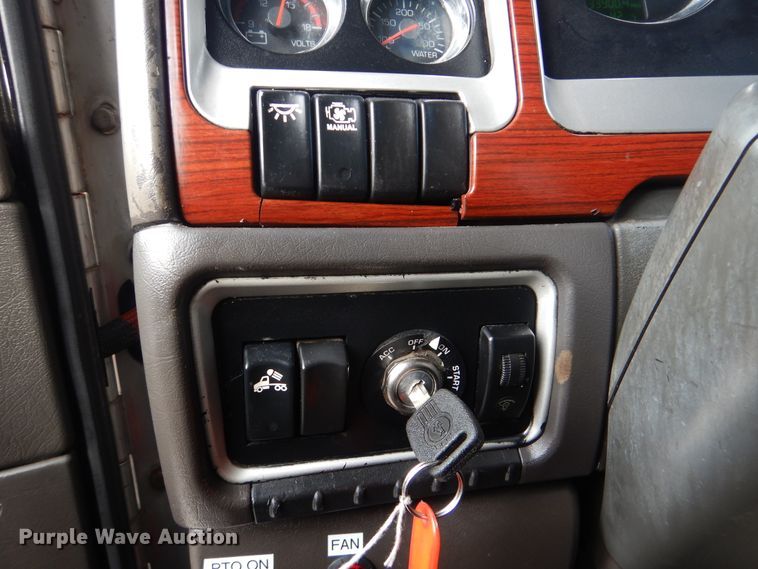 image for item DJ8619 2006 Kenworth W900  semi truck