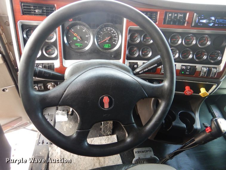 image for item DJ8619 2006 Kenworth W900  semi truck