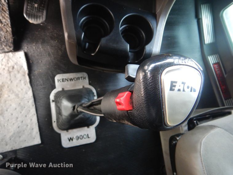 image for item DJ8619 2006 Kenworth W900  semi truck