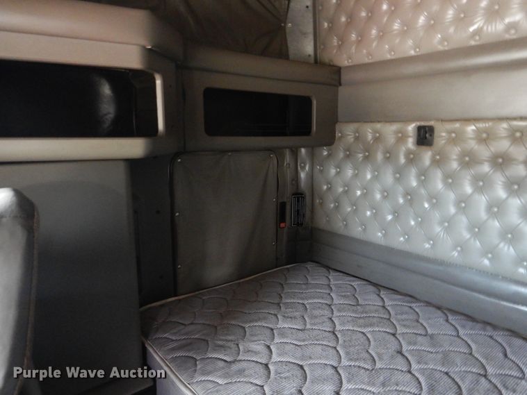 image for item DJ8619 2006 Kenworth W900  semi truck