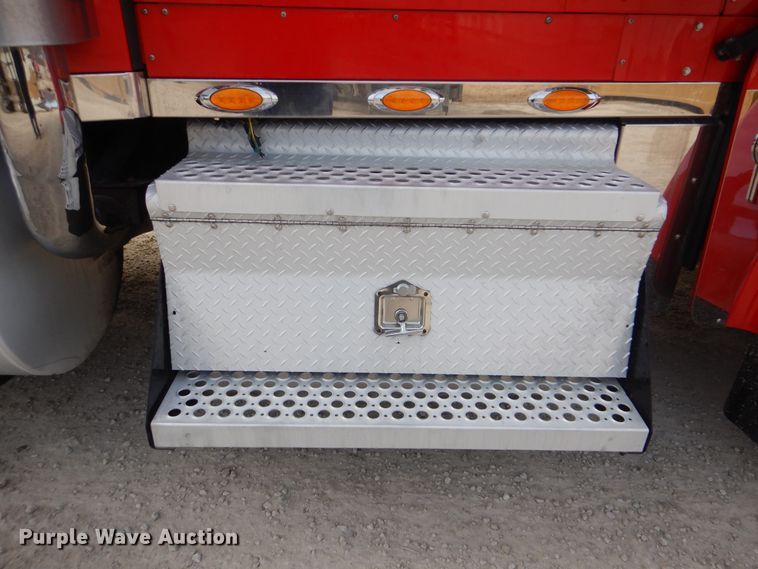 image for item DJ8619 2006 Kenworth W900  semi truck