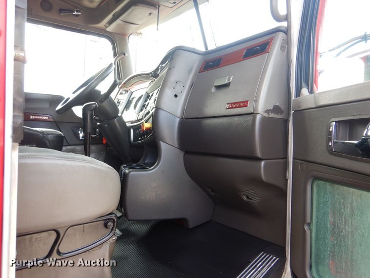 image for item DJ8619 2006 Kenworth W900  semi truck