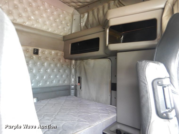 image for item DJ8619 2006 Kenworth W900  semi truck