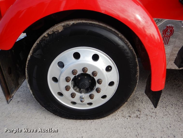 image for item DJ8619 2006 Kenworth W900  semi truck