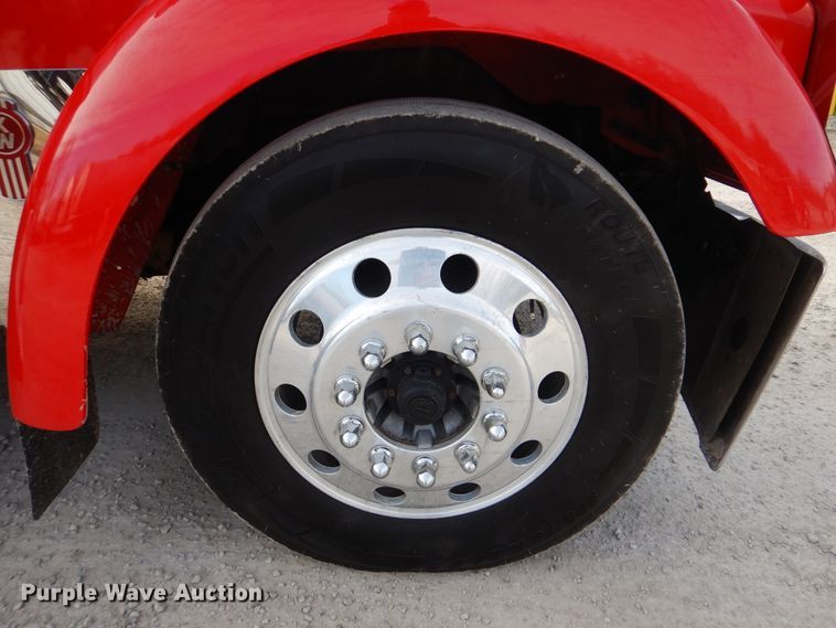 image for item DJ8619 2006 Kenworth W900  semi truck