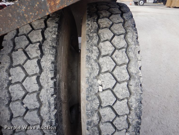 image for item DJ8619 2006 Kenworth W900  semi truck