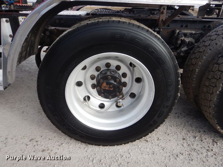 image for item DJ8619 2006 Kenworth W900  semi truck