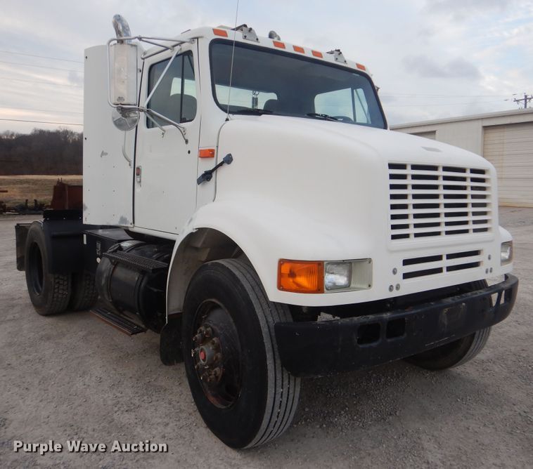 image for item DJ8632 1991 International 8100  semi truck