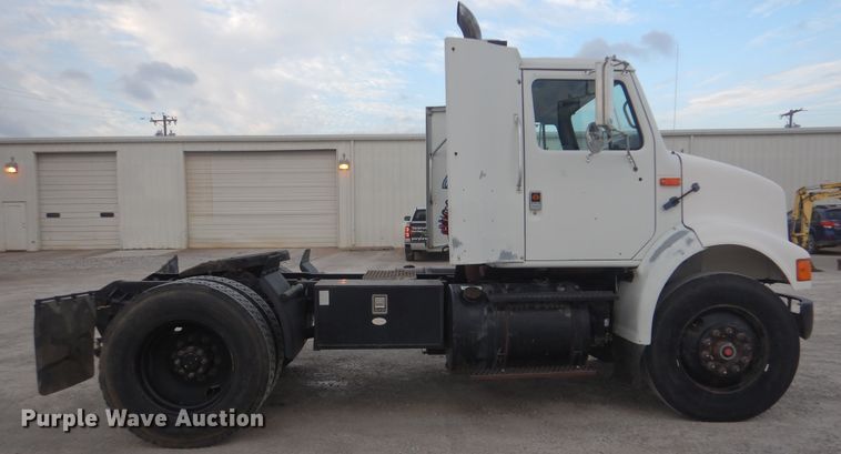 image for item DJ8632 1991 International 8100  semi truck