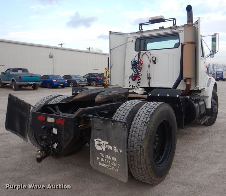 image for item DJ8632 1991 International 8100  semi truck