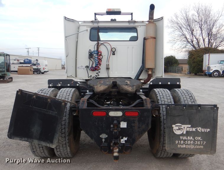 image for item DJ8632 1991 International 8100  semi truck