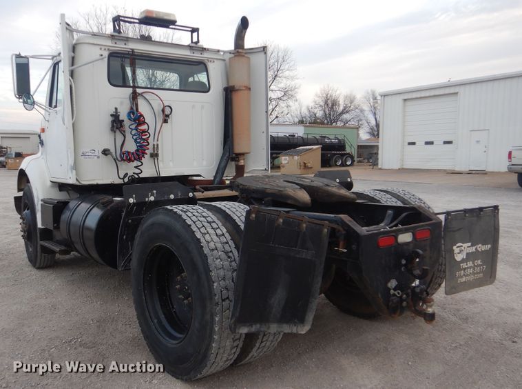 image for item DJ8632 1991 International 8100  semi truck