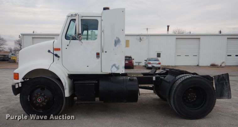 image for item DJ8632 1991 International 8100  semi truck