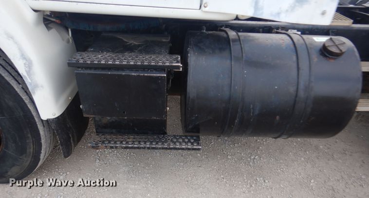 image for item DJ8632 1991 International 8100  semi truck