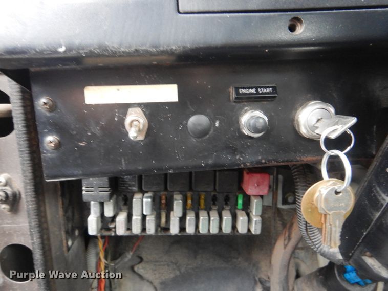 image for item DJ8632 1991 International 8100  semi truck