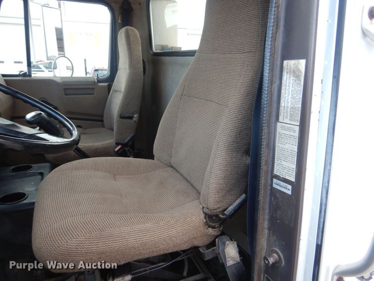 image for item DJ8632 1991 International 8100  semi truck