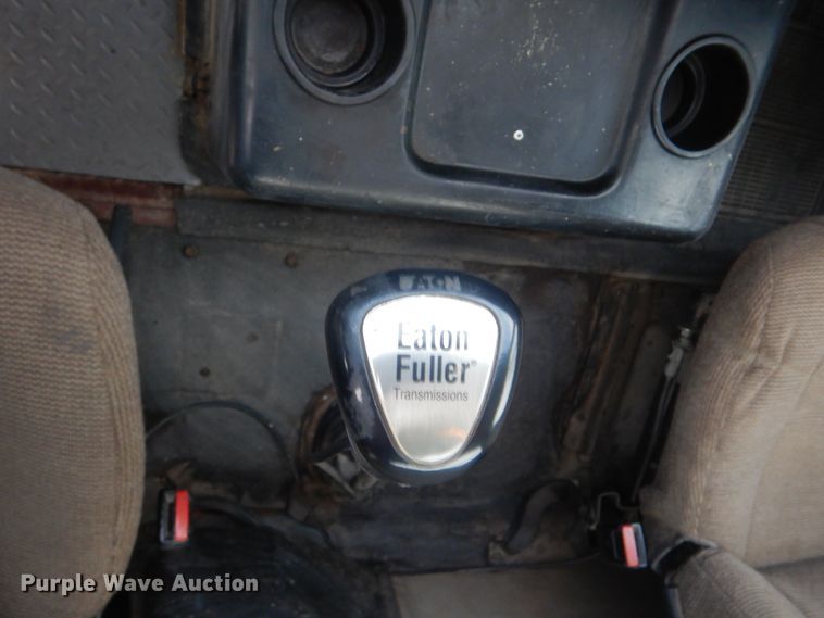 image for item DJ8632 1991 International 8100  semi truck