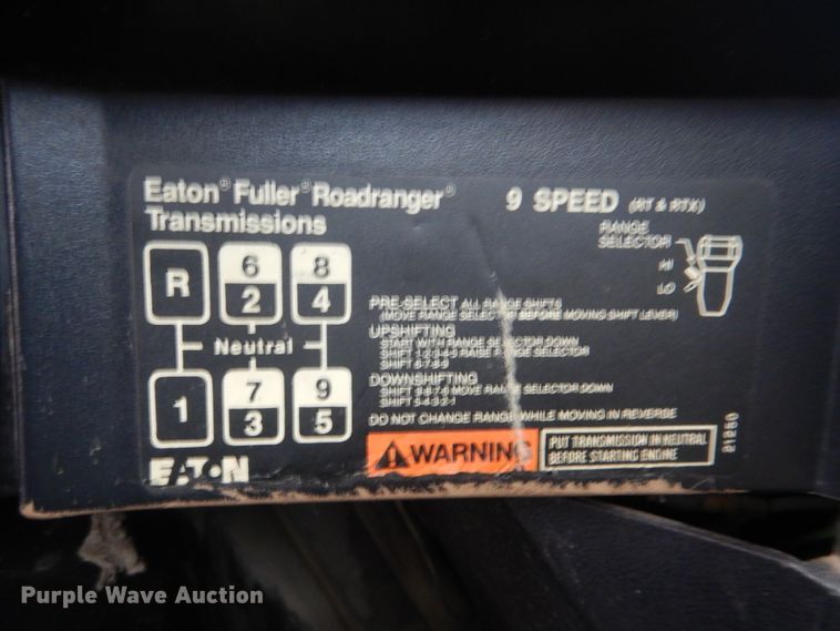 image for item DJ8632 1991 International 8100  semi truck