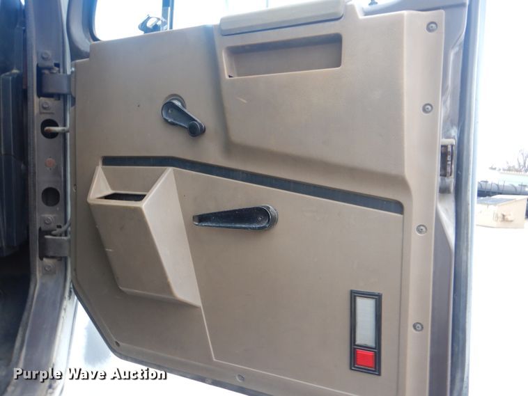 image for item DJ8632 1991 International 8100  semi truck