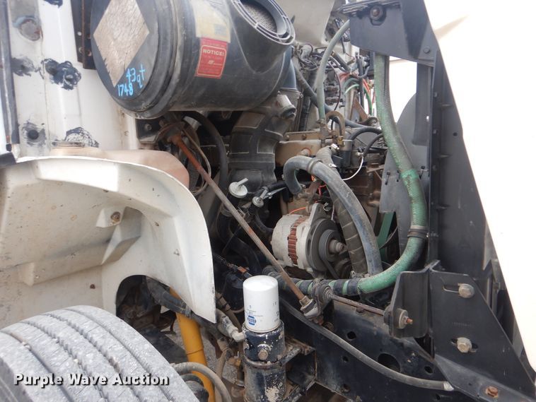 image for item DJ8632 1991 International 8100  semi truck