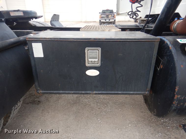 image for item DJ8632 1991 International 8100  semi truck