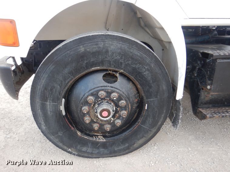 image for item DJ8632 1991 International 8100  semi truck