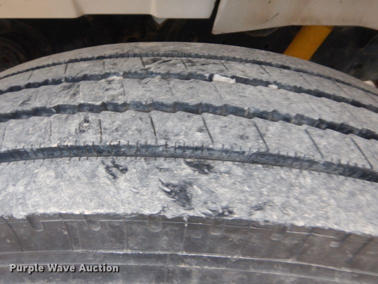 image for item DJ8632 1991 International 8100  semi truck