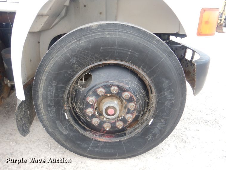 image for item DJ8632 1991 International 8100  semi truck