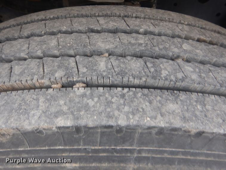 image for item DJ8632 1991 International 8100  semi truck