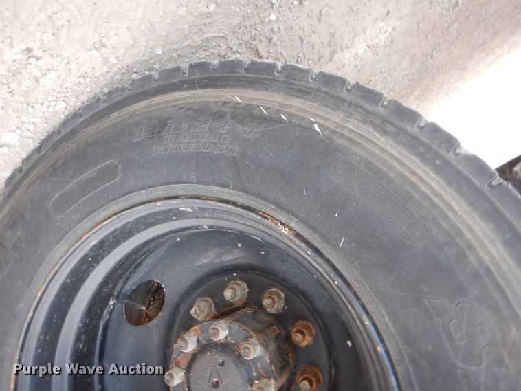 image for item DJ8632 1991 International 8100  semi truck