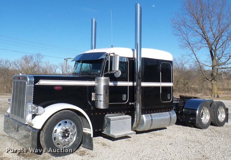 image for item DL0797 2005 Peterbilt 379  semi truck