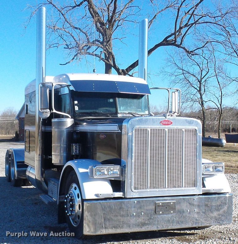 image for item DL0797 2005 Peterbilt 379  semi truck