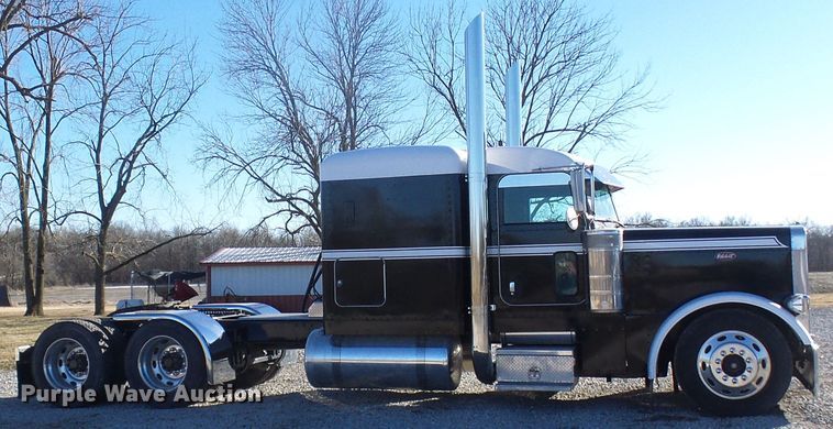 image for item DL0797 2005 Peterbilt 379  semi truck