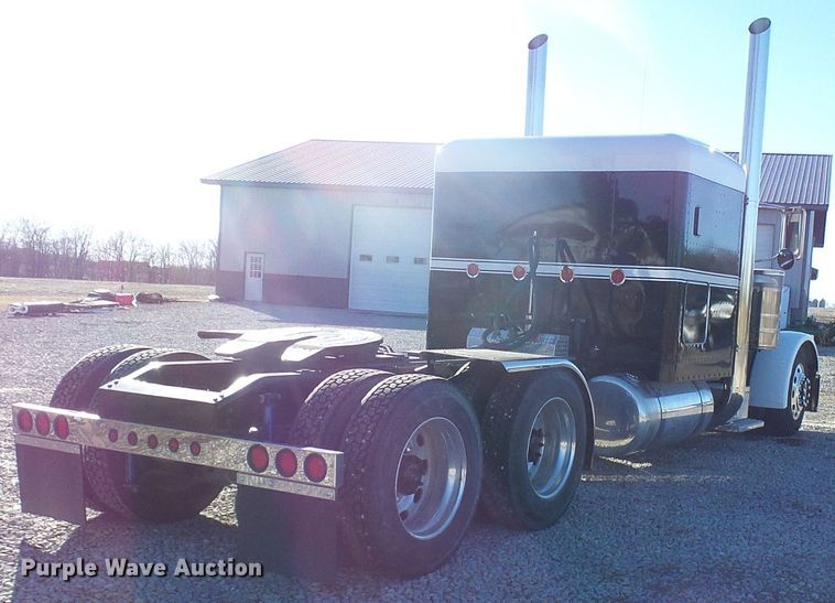 image for item DL0797 2005 Peterbilt 379  semi truck