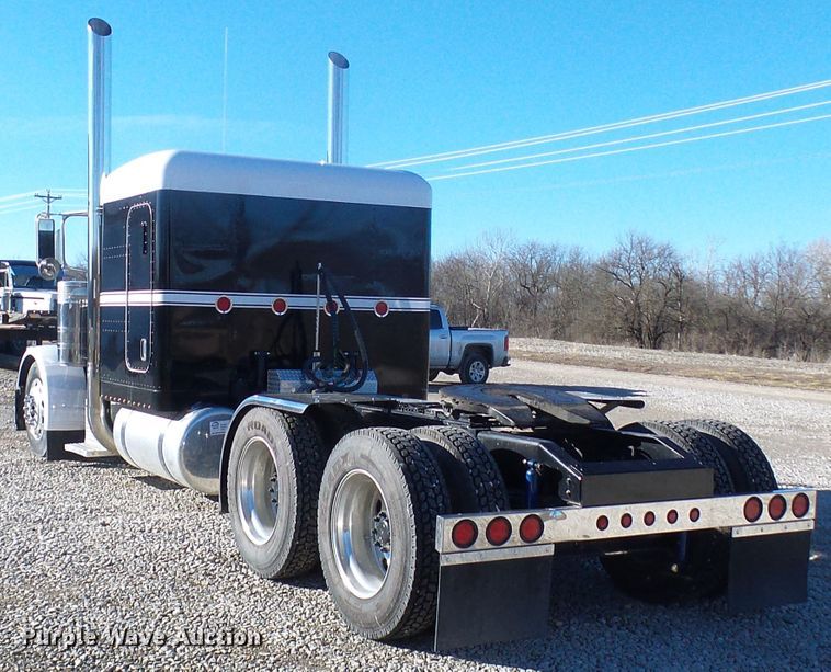 image for item DL0797 2005 Peterbilt 379  semi truck