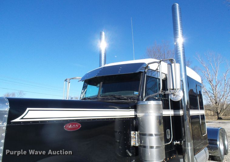 image for item DL0797 2005 Peterbilt 379  semi truck