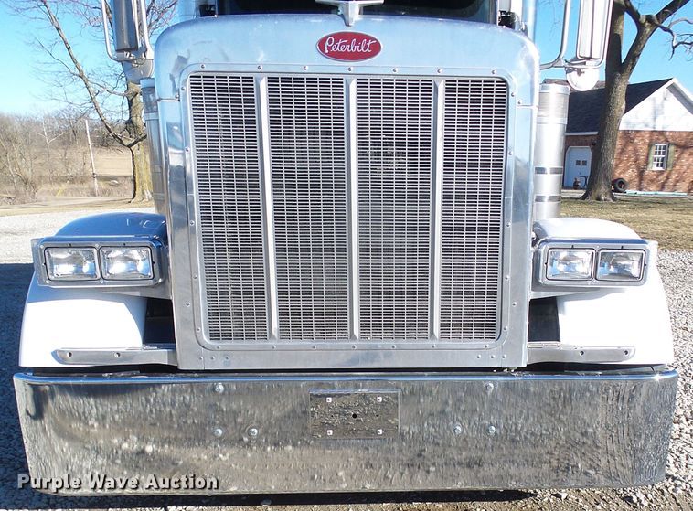 image for item DL0797 2005 Peterbilt 379  semi truck