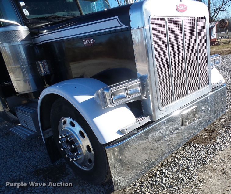 image for item DL0797 2005 Peterbilt 379  semi truck