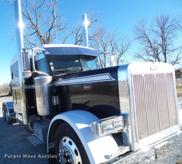 image for item DL0797 2005 Peterbilt 379  semi truck