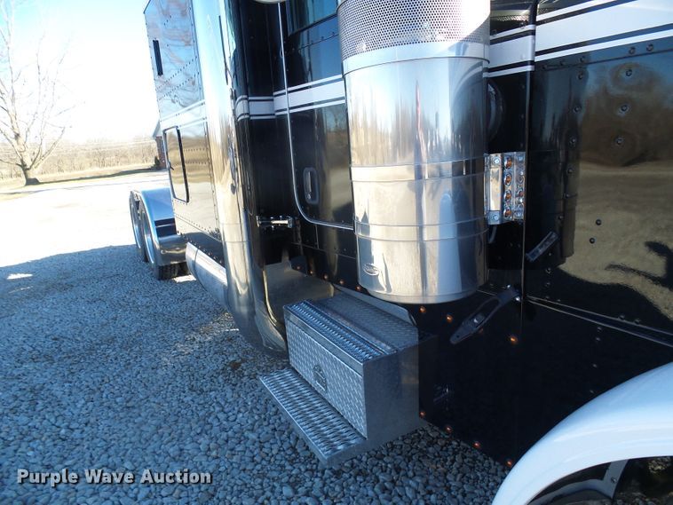 image for item DL0797 2005 Peterbilt 379  semi truck