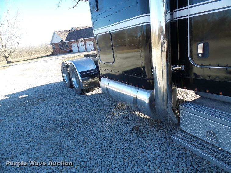 image for item DL0797 2005 Peterbilt 379  semi truck