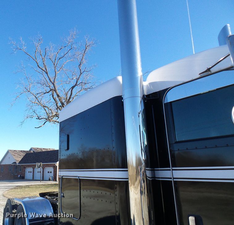 image for item DL0797 2005 Peterbilt 379  semi truck