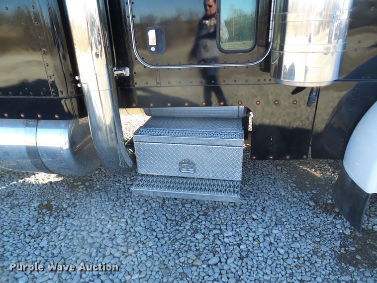 image for item DL0797 2005 Peterbilt 379  semi truck