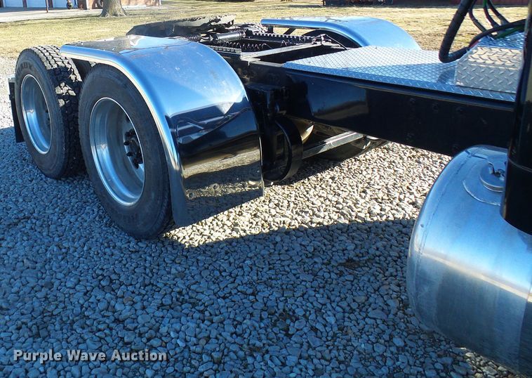 image for item DL0797 2005 Peterbilt 379  semi truck