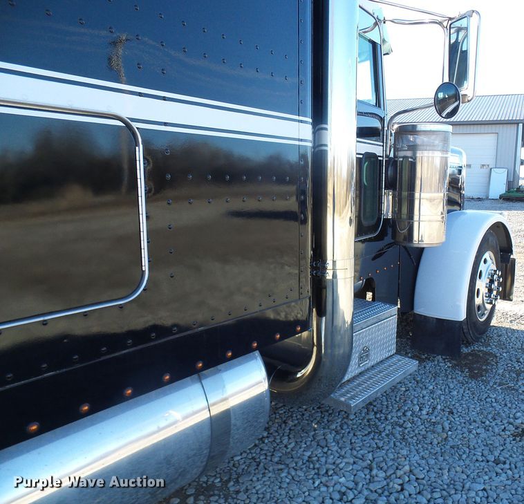 image for item DL0797 2005 Peterbilt 379  semi truck