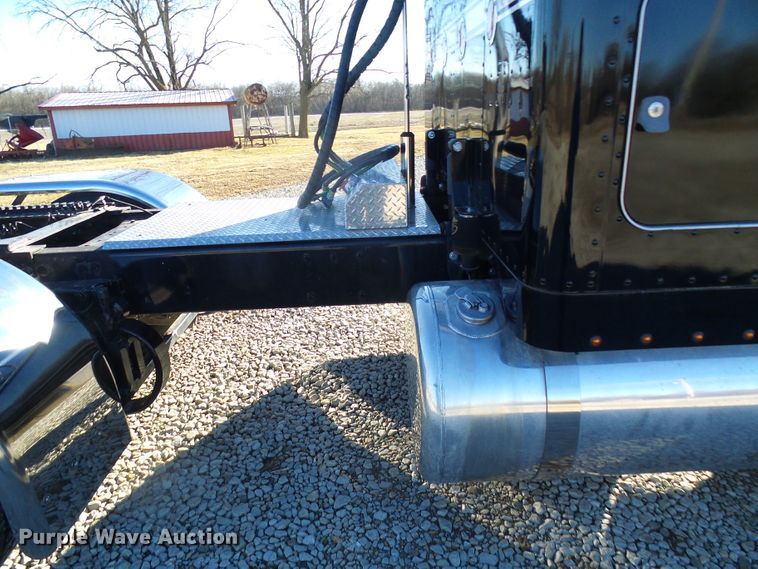 image for item DL0797 2005 Peterbilt 379  semi truck