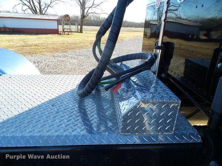 image for item DL0797 2005 Peterbilt 379  semi truck