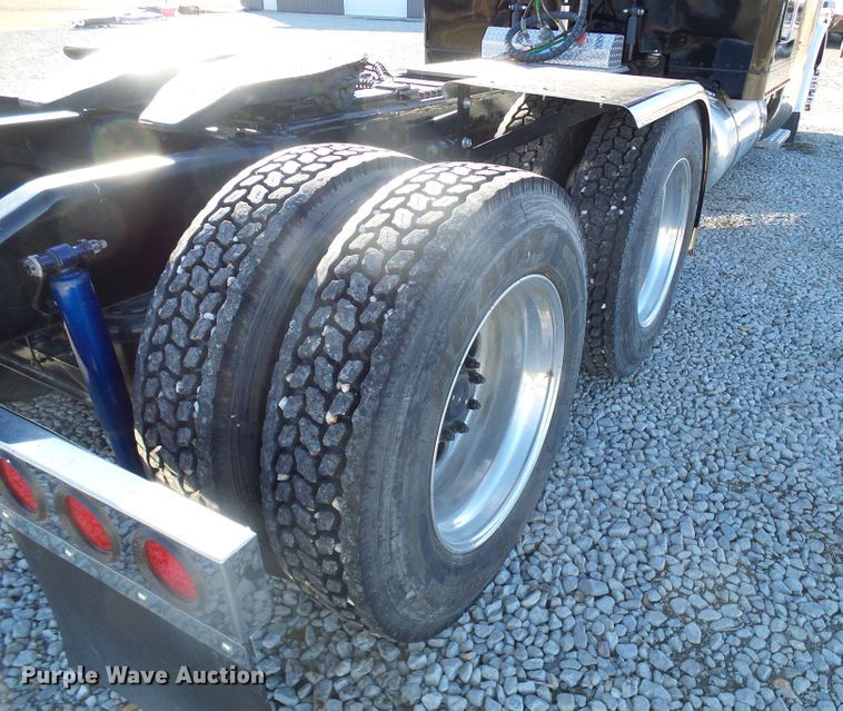 image for item DL0797 2005 Peterbilt 379  semi truck