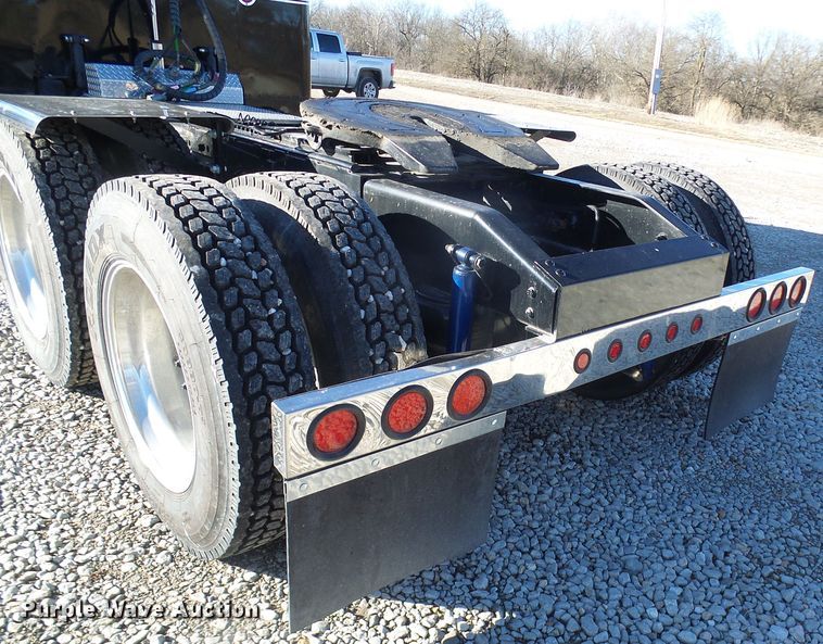 image for item DL0797 2005 Peterbilt 379  semi truck