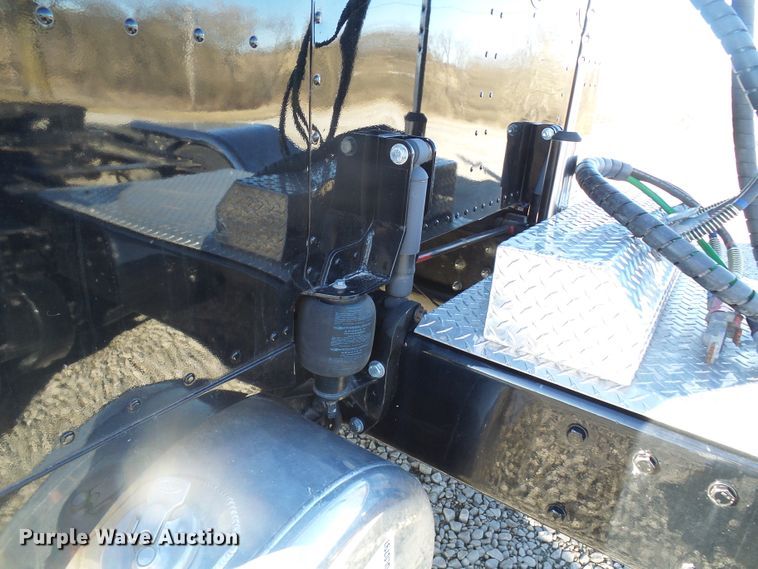 image for item DL0797 2005 Peterbilt 379  semi truck